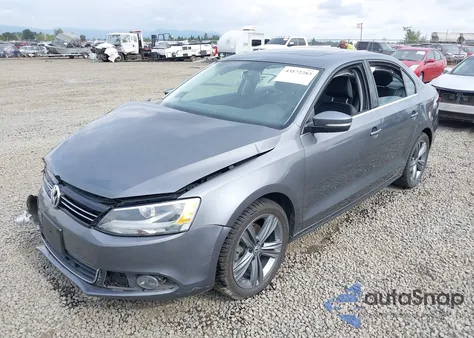 2014 Volkswagen Jetta 2.0L Tdi from USA, damaged, VIN 3VWLL7AJ0EM391852